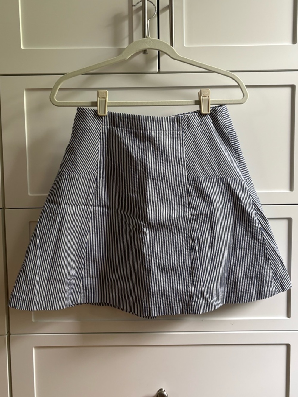 LOFT size 6 Navy and White Striped searsucker Skirt